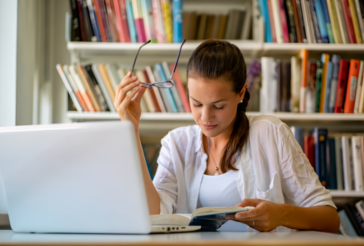 Writing Literature Review: 5 Essential Elements to Consider